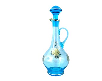 Vintage karaf, turquoise Hongaars geblazen glas, gouden bloemmotief, likeurfles uit het midden van de 20e eeuw met stop.