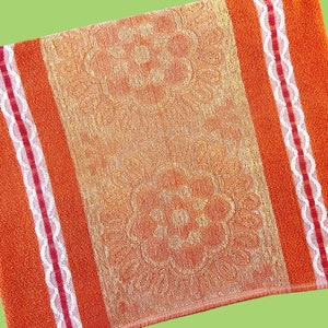 Vintage Towel, Coral Orange Sculpted Terry, Large Floral Medallion Print, Mod Flowers, Bath Size, 1970's Bathroom Accessory