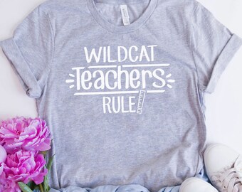 Wildcat Teachers Rule School Spirit Shirt - Funny Mascot Team Tee - Regalo per nuovi studenti educatori, futuri istruttori