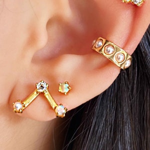 Pearl Ear Cuff, Gold Ear Cuff, Non Pierced Ear Wrap, Dainty Ear Cuff, No Piercing Ear Cuff, Womens Jewelry, Womens Earrings, Ear Jacket