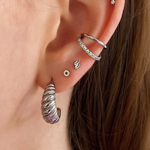 Boucles d&#39;oreilles Croissant • Acier inoxydable • Créoles épaisses en argent • Sans ternissement • Idéales pour l&#39;empilage • Créoles à dôme minimal • Bijoux classiques pour femmes