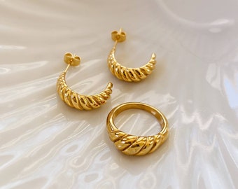 Aretes de croissant • Chapado en oro de 18 quilates • Aros de oro grueso • Sin deslustre • Ideal para apilar • Aros de cúpula mínimos • Joyería clásica para mujer