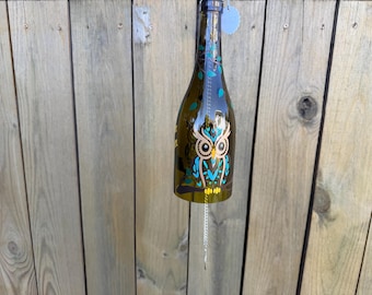 Búho - Campana de viento hecha con botella de vino