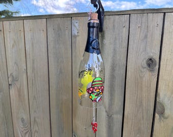 Fiesta - Campana de viento con botella de vino
