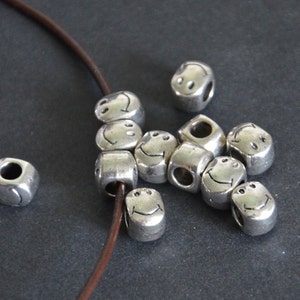 ein Set von 30g Legierung Perlen-große Lochperlen-5mm Loch Smile Gesicht Perlen-Vintage Perlen-Europa Perlen-antik Symbol Höhlenperlen-Gesicht Legierung Perlen