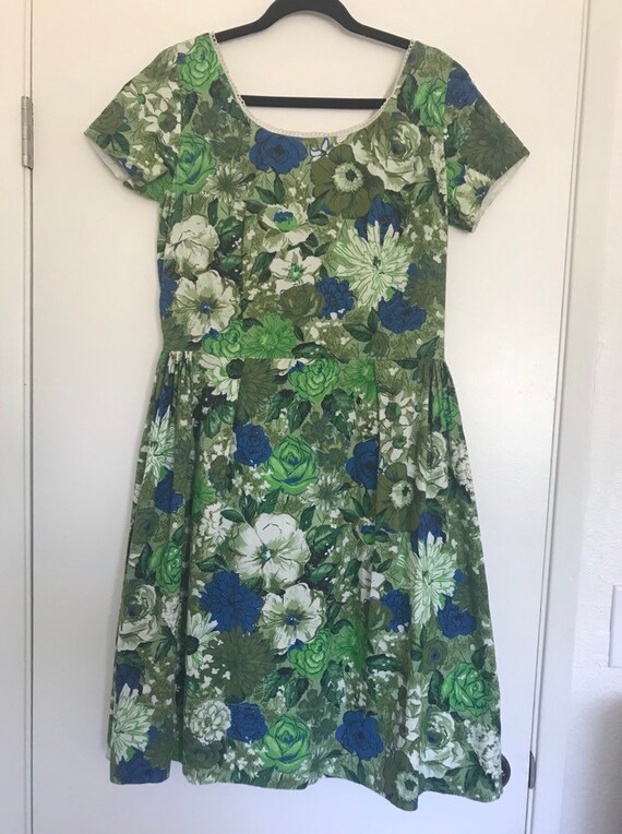1950's Large Floral Dress