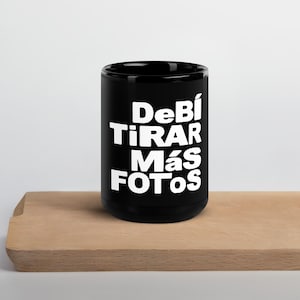 Mok Debi Tirar Mas Fotos – op Bad Bunny geïnspireerde keramische koffiekop, DTMS album fan cadeau, reggaeton esthetische mok voor muziekliefhebbers