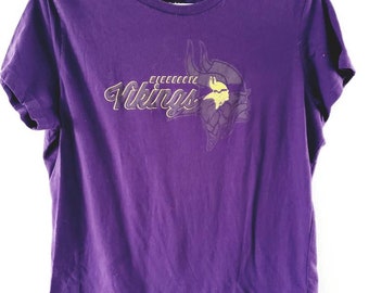 Womens pre-owned Size XL Vikings purple short sleeved Tshirt tshirt