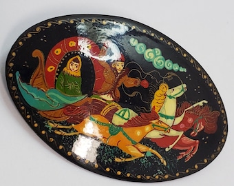 Antique Papier-mâché Hand Painted Lacquered Russian Folk Art Brooch in Antique Brooches