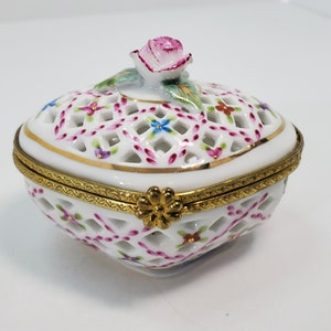 Reticulated Oval Hinged Trinket Box, China
