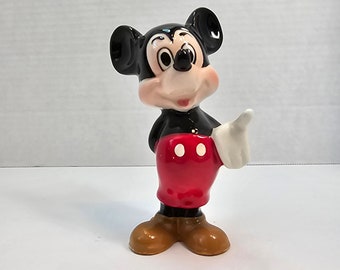Figura de Mickey Mouse, Japón