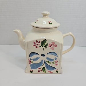 Teiera in ceramica dipinta a mano