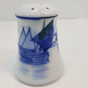 Noritake Nippon &quot;Olds Blue&quot; Saltshaker, Japan