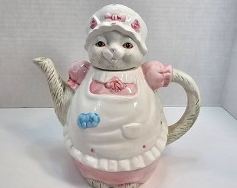 Cat in Apron Teapot