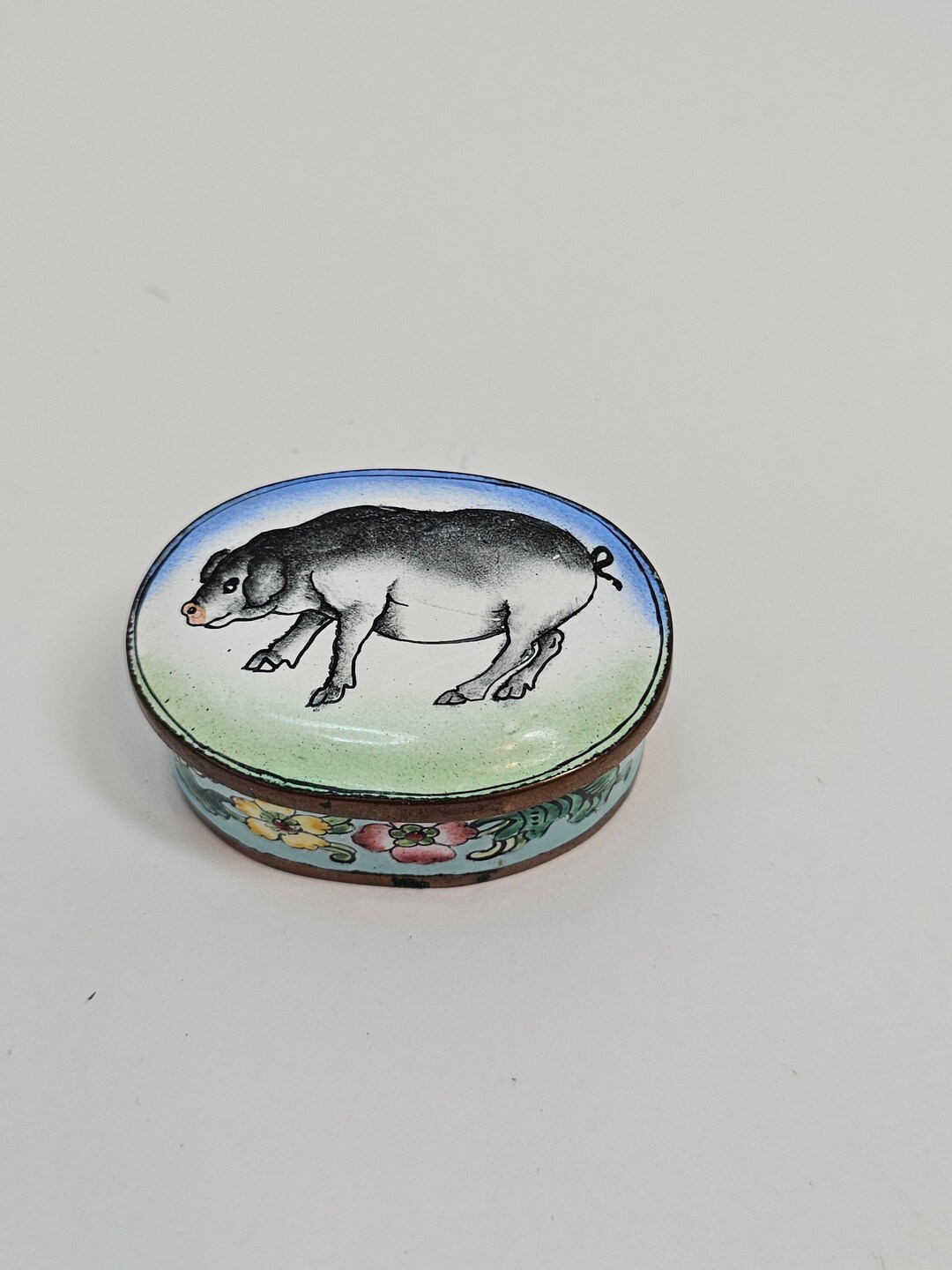 金属製の豚の蓋付き小物入れにエナメル加工を施したもの、中国 - Etsy 日本