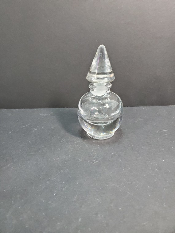 円錐形のストッパーが付いたガラス製の丸い香水瓶 - Etsy 日本
