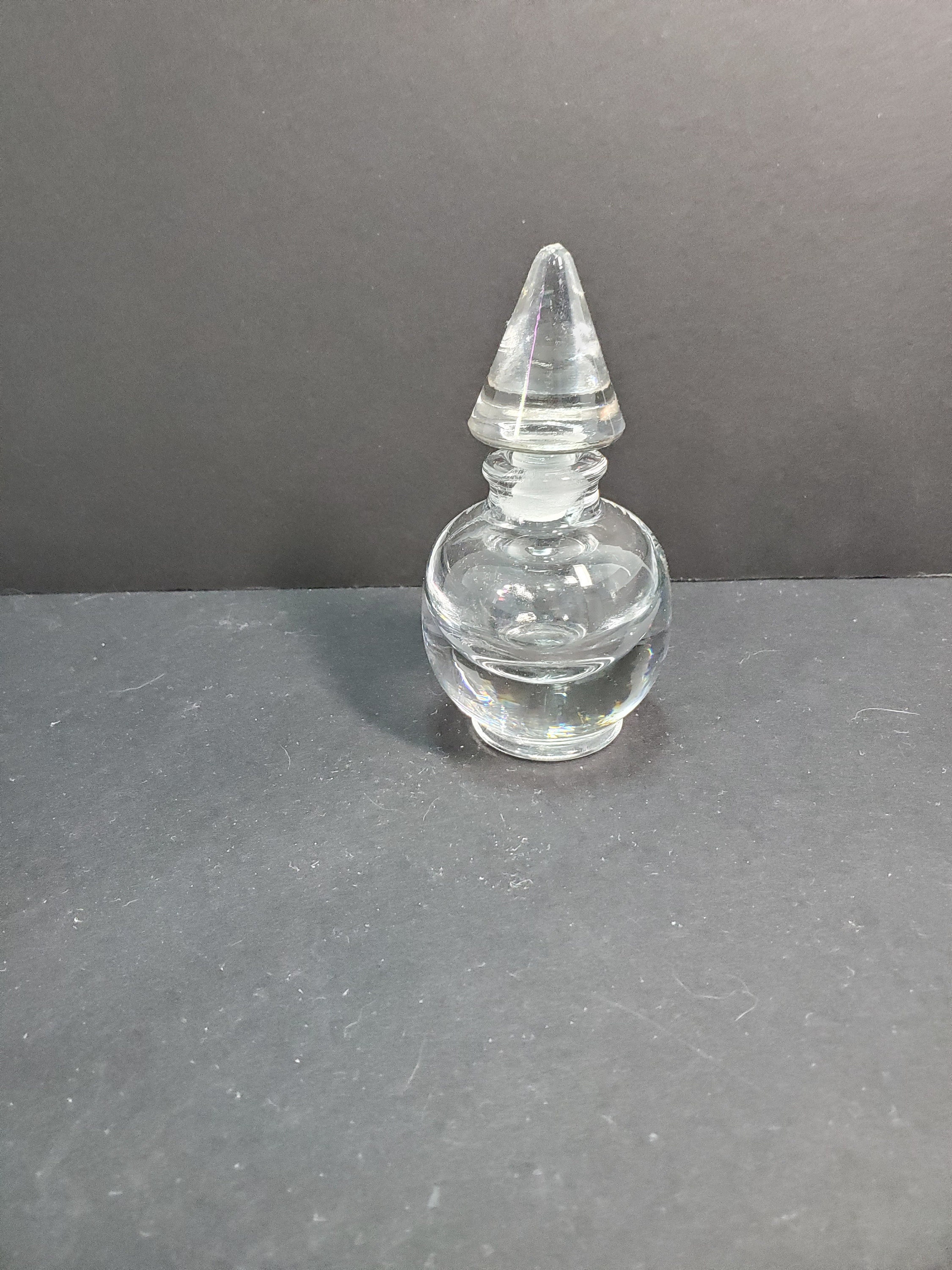 円錐形のストッパーが付いたガラス製の丸い香水瓶 - Etsy 日本