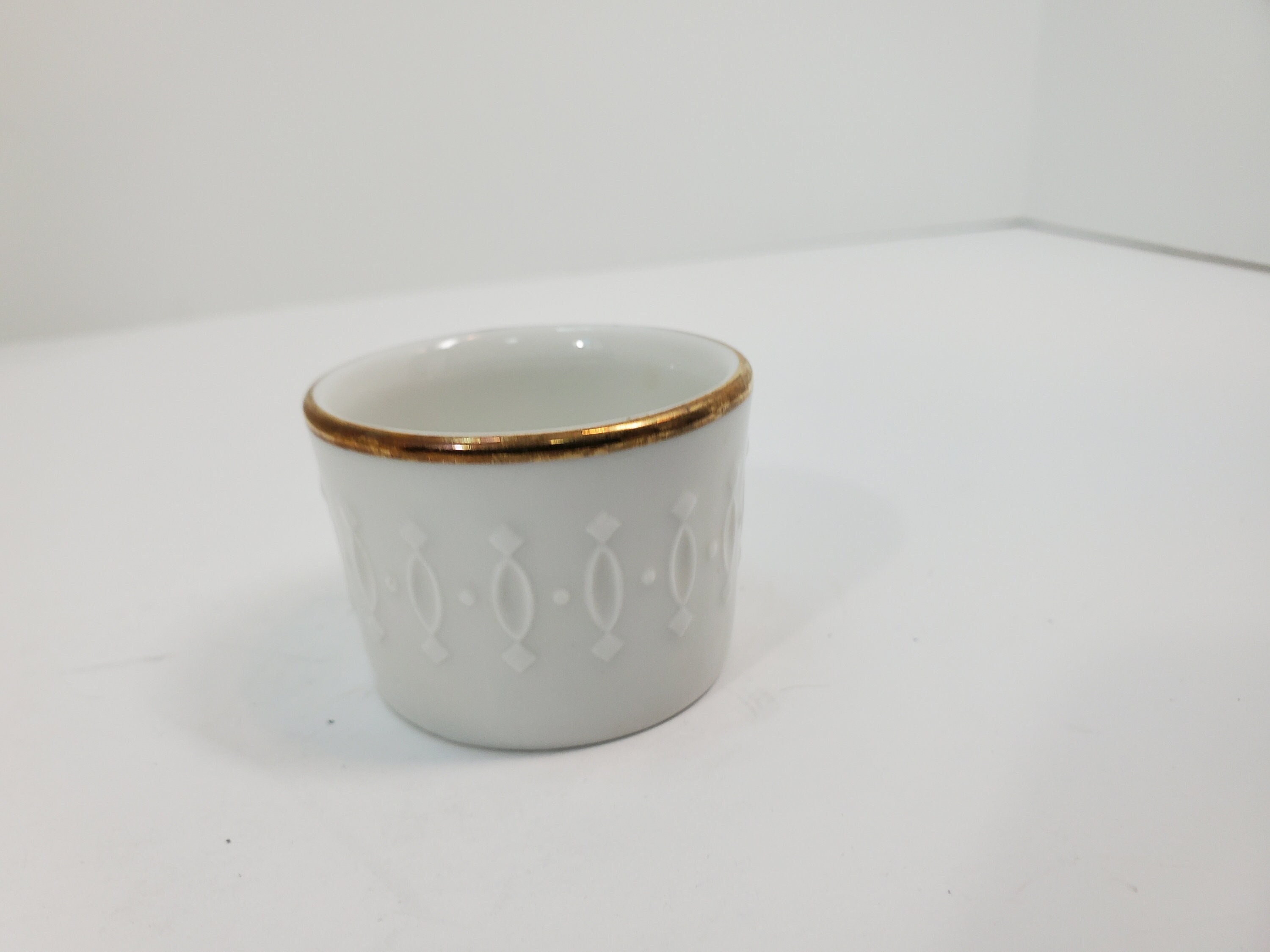 金縁の白磁エッグカップ - Etsy 日本