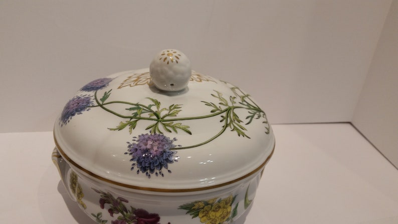 Spode Stafford Flowers 1.5 quart Covered Casserole Dish
