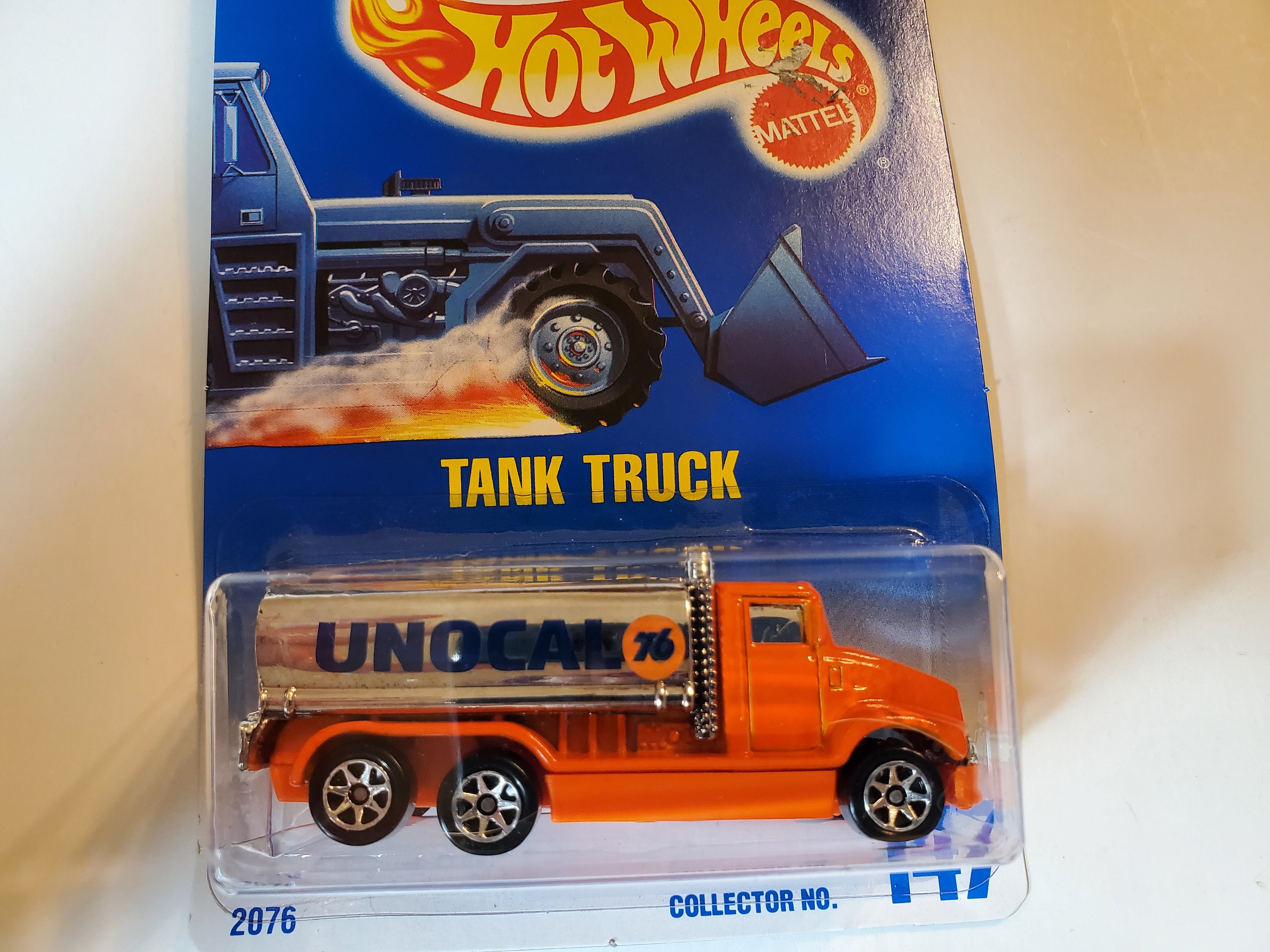ホットウィール TANK TRUCK