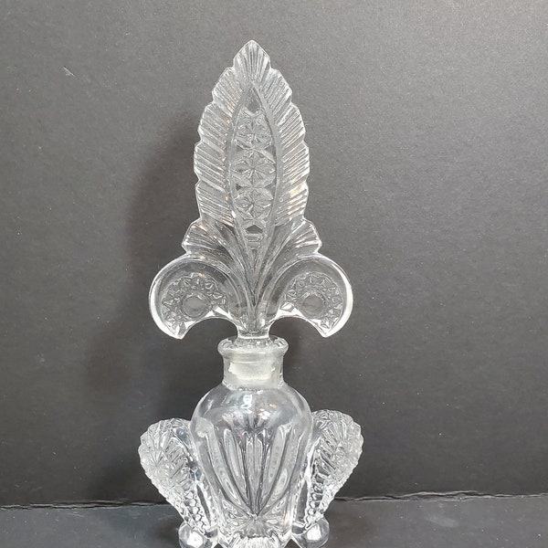 Crystal Perfume Bottle with Stopper, chip on base