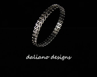 Maile Lei Borderless Bangle, 8mmW. Hawaiian inspired jewelry designs. 925 Sterling Silver w/ Rhodium plating to prevent tarnish.