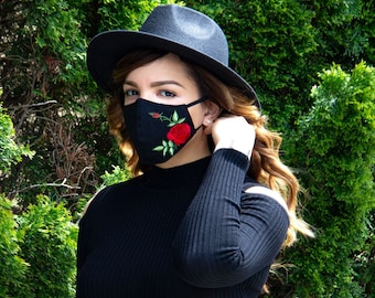 Ansiktsmask - Röda rosor/Svart med filterficka | Hög kvalitet | Handgjord, justerbar och tvättbar | 100 % ekologiskt linne | Unisex
