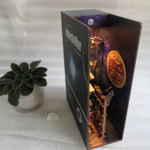 Book nook,Bookshelf Insert,bookends, 3D puzzles，Interstellar