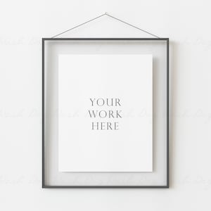Mockup-Rahmen 200x250, Vertikales Schild, Modernes Glas-Portrait im Stil, Graues Mockup, Hängender Glasrahmen, minimalistisches Mockup, Szenenbild