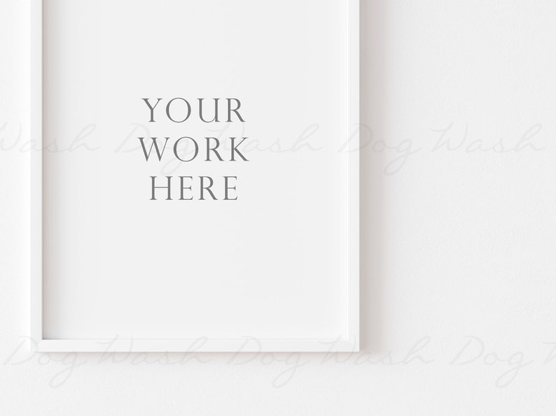 Op de afbeelding: Een wit fotolijstje met een witte passe-partout en een witte achtergrond. De tekst "YOUR WORK HERE" is in grijs op de passe-partout gedrukt.