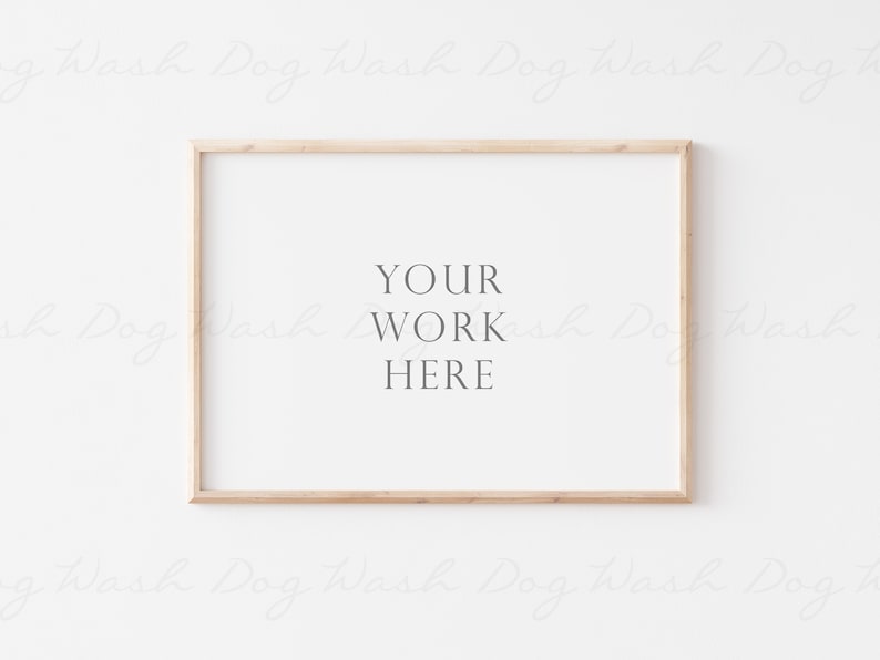 Peut inclure: Un cadre en bois simple avec un fond blanc et le texte "YOUR WORK HERE" au centre.