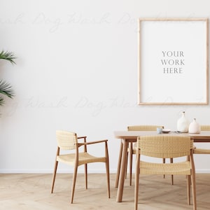 Peut inclure: Une table à manger en bois clair avec quatre chaises en osier et un poster encadré qui dit "YOUR WORK HERE".