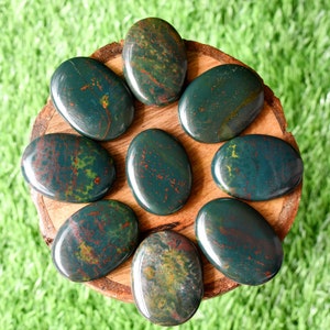 One(1)Bloodstone Palm Stone for crystal healing - Pocket Palm Stone - Thumb Stone, Healing & Balance - Rubbing Stone Crystal Meditation Gift