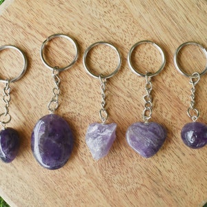 Llaveros de cristal de amatista, dije de piedra natural, llavero de amatista, accesorio de cristal para mochila, llavero con gemas, llaveros