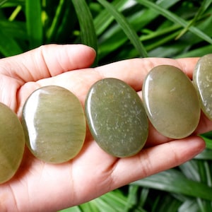 One (1) Green Aventurine Worry Stone for crystal healing-Pocket Palm Stone-Thumb Stone -WS-GRAV Comforting Green Pocket Stone for Meditation