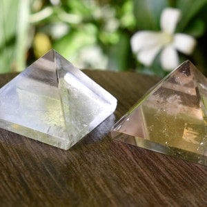 Crystal Quartz Healing pyramid ~ Crystal Pyramid For Grid And Chakra balancing - PYR-SMA-CRY