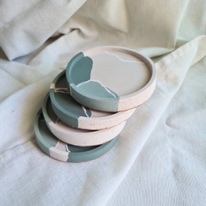 Round Concrete Coaster- Set of 4 -Sage Green Abstract design| Small Tray|Decorative Coaster|Candle Holder|Sand color concrete| Mid Century