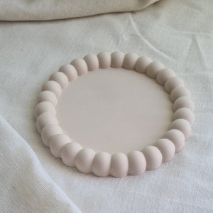Round Concrete Tray | Jewelry Dish | Decorative coaster | Key dish | Candle holder | Sand colour concrete| Minimal style tray| Bubble tray