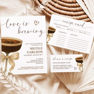 Ensemble d'invitations à imprimer pour la douche nuptiale Love Is Brewing sur le thème du café, modifiable sur Canva