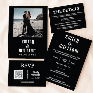 Könnte beinhalten: Ein schwarzes Hochzeitseinladungs-Set mit einem Foto eines Paares am Strand und weißem Text mit Emily & William, 09.05.202x, The Details und RSVP. Das Set enthält eine Haupteinladung, eine Detailkarte und eine RSVP-Karte mit einem QR-Code.