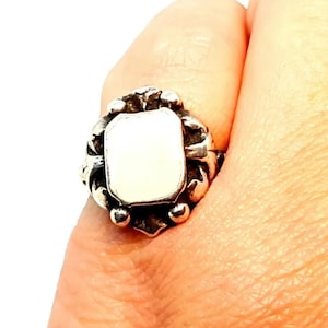 Art Deco ring. Silver ring. 930 silver. Circa 1930. Size 8 1/2 USA. Antique and vintage ring.Antique and vintage jewelry.