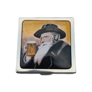 Silberdose mit Bierreklame für Sammler, Estrella Damm Miniatur des Mannes mit Bierkrug, Antiker und Vintage Schmuck.