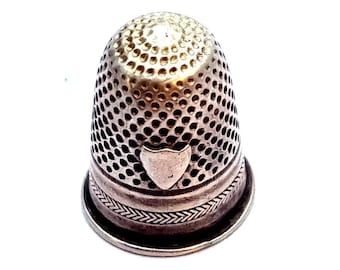 Dedal de plata, dedal vintage de plata perforada, colección de dedales. Costura antigua. Maestros textiles. Circa 1970. Joyería antigua y vintage.