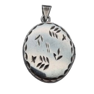 Antique Silver Locket, Photo Holder, Locket Pendant, Love Gifts, Circa 1980&#39;s. Antique and vintage jewelry.