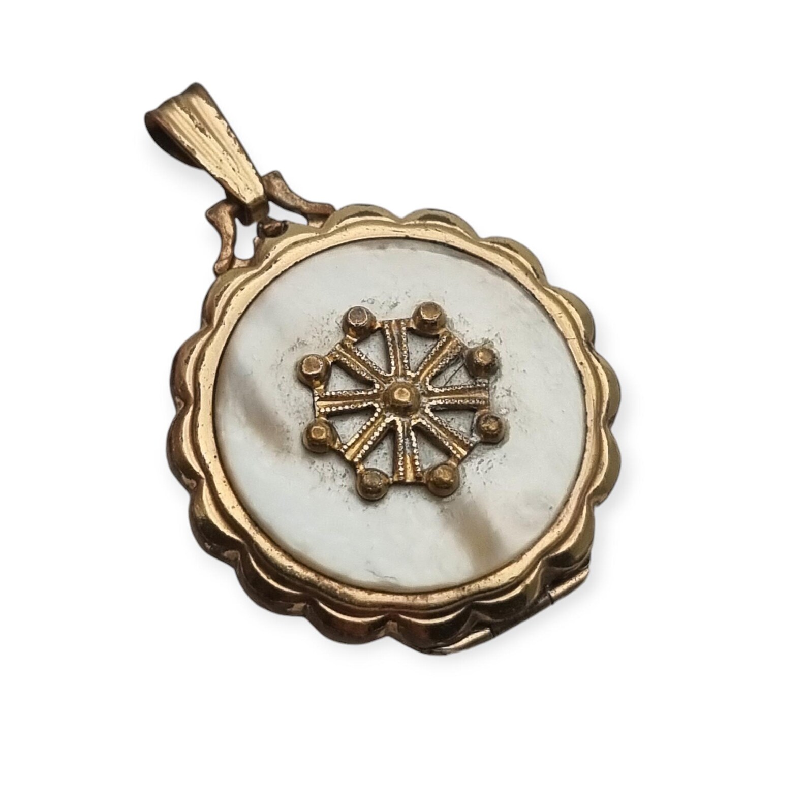 Retro Gold Rudder Vintage Gold Plated Brass Mother of Pearl Round Locket With Rudder ...