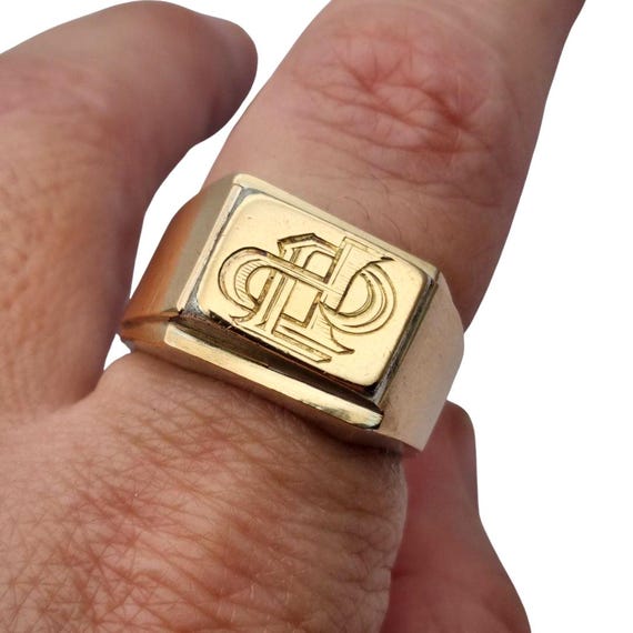アールデコ調のシルバー製シグネットリング。金メッキのアクセントと