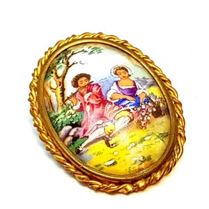 Vintage Limoges Brooch, French pin Brooch, France porcelain brooch, Romantic scene, Circa 1940, antique  and vintage jewelry.