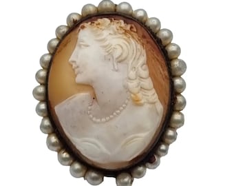 Carved shell cameo pendant, antique pearl brooch for women, hand carved, SXX, gifts for collectors, for weddings, antique & vintage jewelry.