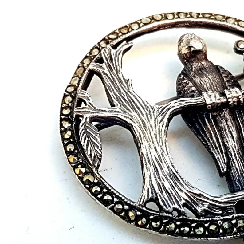 Silver parrot, Silver brooch with marcasites. Circa 1950. Ideal for gift. Antique & vintage jewelry. image 3