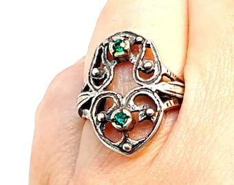Victorian ring, silver 925 and simile emerald ring, Circa 1970, 9 USA, Victorian style, Antique and vintage jewels, Gifts for women.